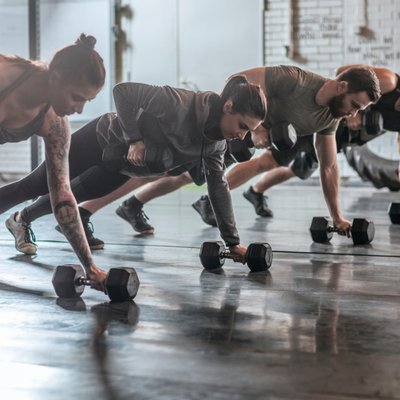 Fitnessstudio Scholzhalle Hoyerswerda: Mach mehr aus Deinem Training – zusammen geht's besser! Erlebe das Gruppen-Workout. Sei dabei & starte durch!