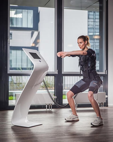 Fitnessstudio Scholzhalle Hoyerswerda: Frau beim Training.