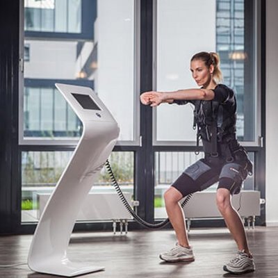 Fitnessstudio Scholzhalle Hoyerswerda: Frau beim Training.