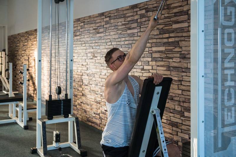 Fitnessstudio Scholzhalle Hoyerswerda: Krafttraining für alle! Verbessere Deine Fitness und fühle Dich stark und gesund.